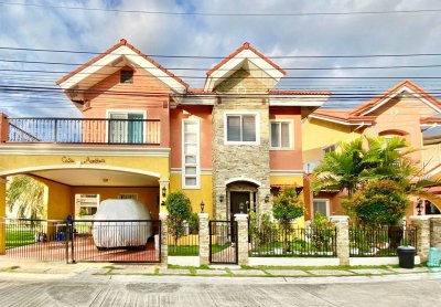 4 Bedroom House with Swimming Pool inside subdivision in Mactan