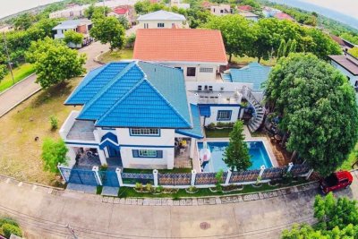 Elegant House and Lot for sale with Swimming Pool